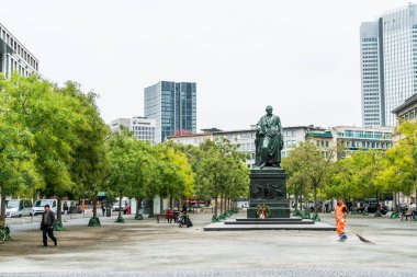 Frankfurt, Almanya - Eylül 3 2018: Şehir sokak n Frankfurt, Almanya'da Eylül 3, 2018.