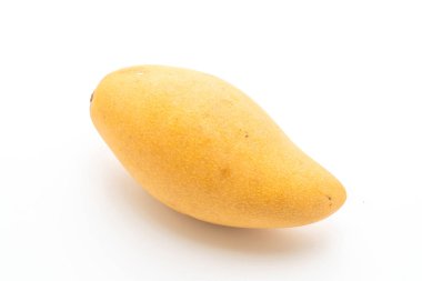Beyaz arka plan üzerinde izole taze ve altın Mango