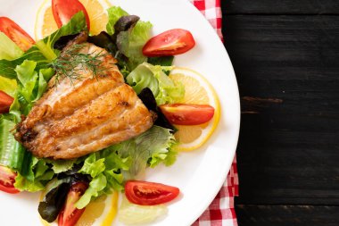 Izgara balık bifteği.