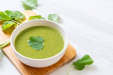 Ispanak çorba kasesi - sağlıklı gıda tarzı