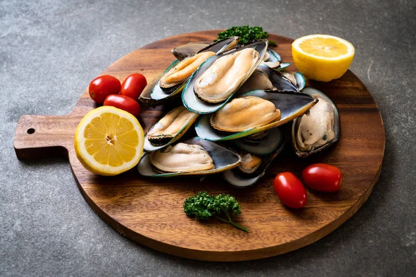 Fresh Mussel Wood Board Ingredients — Stock Photo, Image