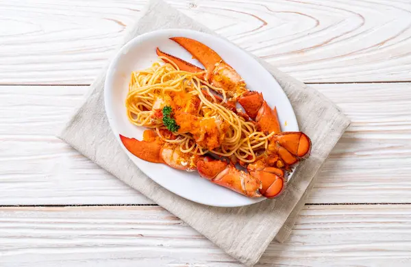 Espaguetis Langosta Con Huevo Camarón Plato Blanco — Foto de Stock