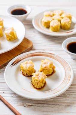 Karides Çince buğulanmış Dumpling sos ile