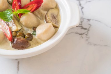 Balık top - Tay gıda ile yeşil köri