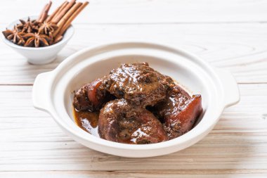 herb - Phuket Tayland geleneksel gıda tarzı ile domuz eti güveç