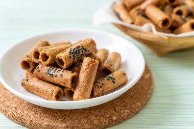 Taylandlı çıtır Hindistan cevizi roll - Tay tatlı snack