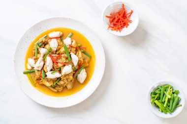 Fried yengeç ile toz köri - Tayland mutfağı