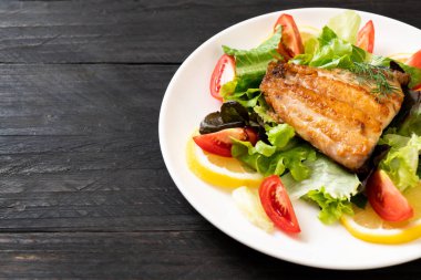 Izgara balık bifteği.