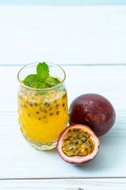 taze ve buzlu meyve suyu - sağlıklı içecek