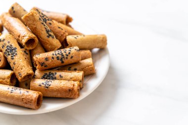 Taylandlı çıtır Hindistan cevizi roll - Tay tatlı snack