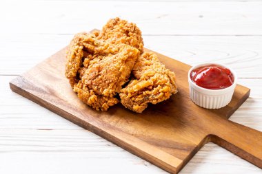 Kızarmış tavuk yemeği - abur cubur ve sağlıksız yemek