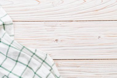 ahşap arka plan üzerinde mutfak bezi (peçete)