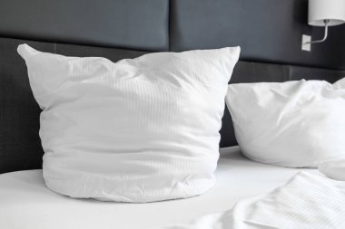 beyaz yastık yatak yatak dekorasyon iç