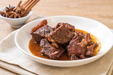 herb - Phuket Tayland geleneksel gıda tarzı ile domuz eti güveç