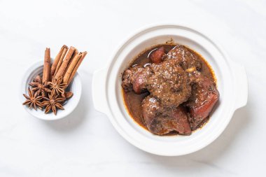 herb - Phuket Tayland geleneksel gıda tarzı ile domuz eti güveç