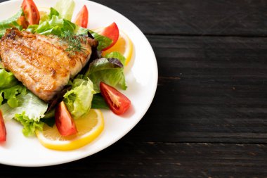 Izgara balık bifteği.