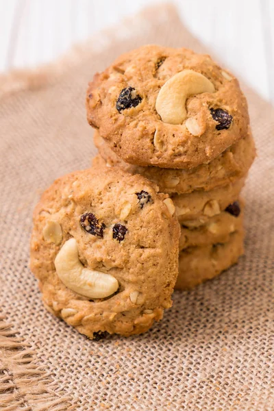 cookies with raisin and roasted cashew nuts