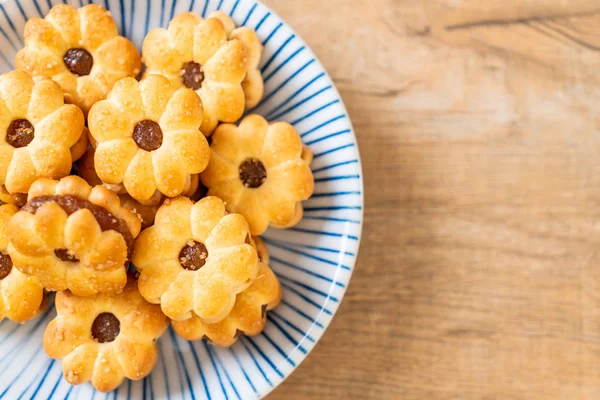 coconut biscuit with pineapple jam