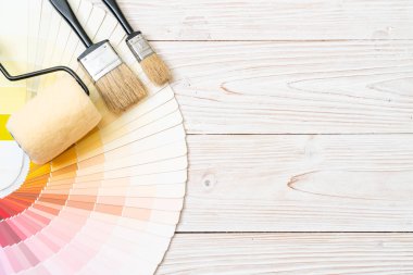 örnek Renkler pantone kataloğu veya renk örnekleri kitap boya rulo fırça ile renk