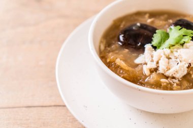 Yengeç kase kırmızı et suyu çorbası kızarmış balık Maw