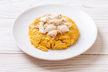 omlet Yengeç eti ve chili sos ile