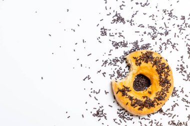 Çörek ile renkli sprinkles - üstten görünüm