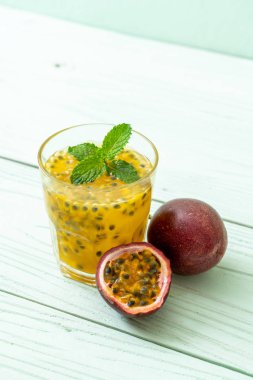 taze ve buzlu meyve suyu - sağlıklı içecek