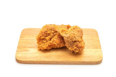 Beyaz arka plan üzerinde izole kızarmış tavuk yemek (abur cubur ve sağlıksız yiyecek)