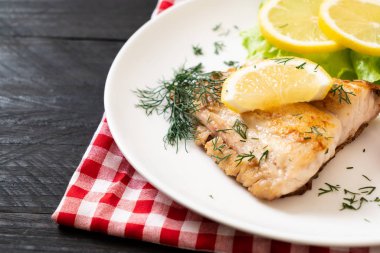 Izgara balık bifteği.