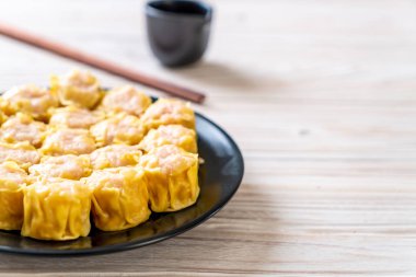 Karides Çince buğulanmış Dumpling sos ile