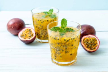 taze ve buzlu meyve suyu - sağlıklı içecek