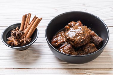 herb - Phuket Tayland geleneksel gıda tarzı ile domuz eti güveç