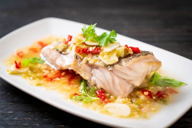 Kireç soyunma - orfoz balığı fileto Chili Lime Soslu buğulama Asya gıda tarzı