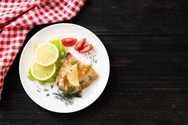 Izgara balık bifteği.