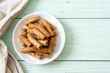 Taylandlı çıtır Hindistan cevizi roll - Tay tatlı snack