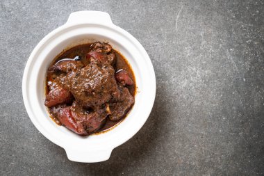 herb - Phuket Tayland geleneksel gıda tarzı ile domuz eti güveç