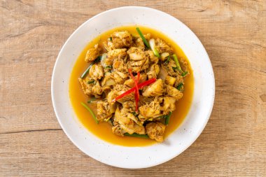 Fried yengeç ile toz köri - Tayland mutfağı