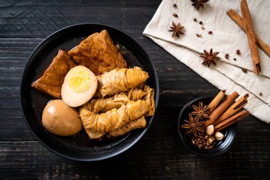 kaynamış yumurta çikolata sosu veya tatlı sos - Asya gıda