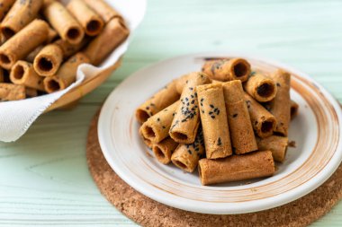 Taylandlı çıtır Hindistan cevizi roll - Tay tatlı snack