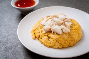 omlet Yengeç eti ve chili sos ile