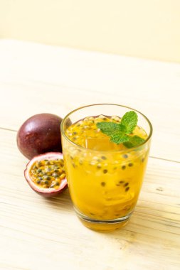 taze ve buzlu meyve suyu - sağlıklı içecek