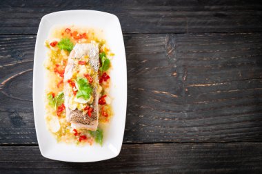 Kireç soyunma - orfoz balığı fileto Chili Lime Soslu buğulama Asya gıda tarzı