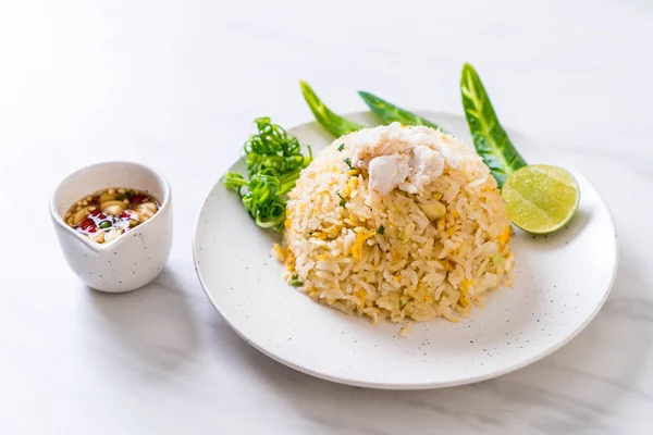 Nasi Goreng Dengan Kepiting Dengan Sayuran — Stok Foto