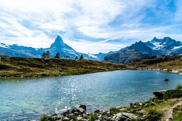 洛文兹 麦特洪与 Leisee 湖在瑞士的策尔马特 — 图库照片