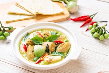 Roti ve yeşil köri tavuk - Müslüman gıda