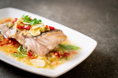 Kireç soyunma - orfoz balığı fileto Chili Lime Soslu buğulama Asya gıda tarzı