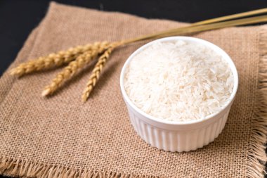 Beyaz ham Tay Yasemin pirinç