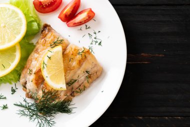 Izgara balık bifteği.