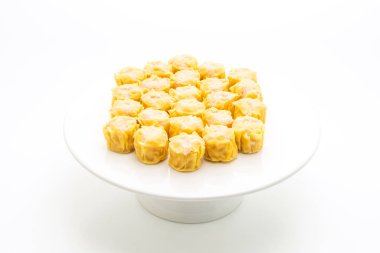 Karides Çince buğulanmış beyaz arka plan üzerinde izole hamur tatlısı