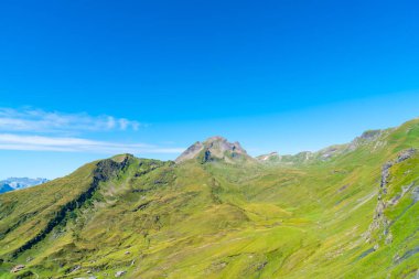 Güzel Alps dağ Grindelwald, İsviçre mavi gökyüzü ile